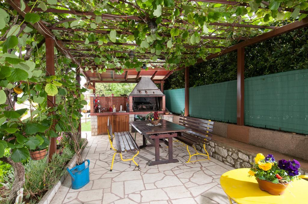 Apartment Meri Ičići Buitenkant foto